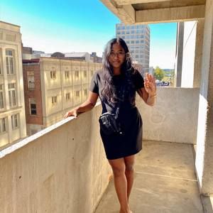 Meet your Posher, Elaine